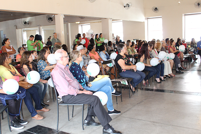 Da esquerda para direita, a psicóloga Marcela Lorencini, o educador físico Rogério Ribeiro, a endocrinologista Clarissa Raposo, a nutricionista Priscila Lourenço e o nutrólogo Rafael Iazzetti, palestrantes no Encontro Sobre Obesidade. 
