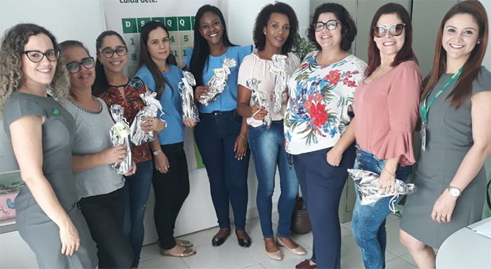 À esq.: Cíntia recepcionou as secretárias