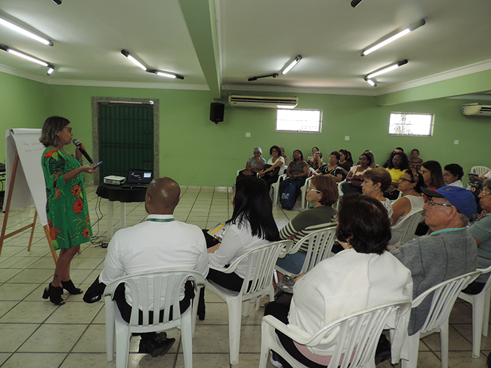  A reumatologista Sandra Regina ressalta os cuidados para a manutenção da saúde dos ossos