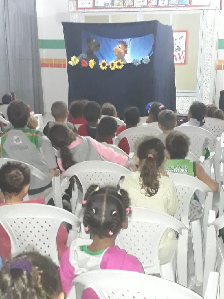Fantoches mostram às crianças a importância do cuidado com o meio ambiente  