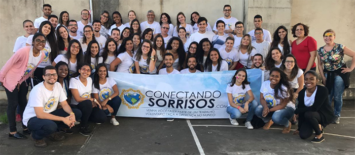  As colaboradoras Carmem, do Intercâmbio, e Vanessa, de V vendas, durante o evento 