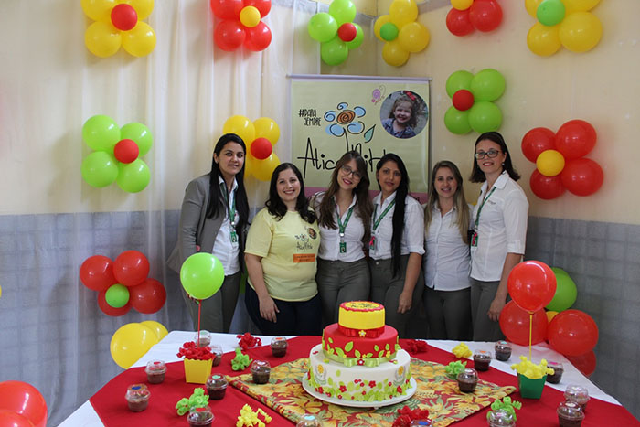  Colaboradoras e Livia Nitole, criadora do projeto “Para Sempre Alice Nitole”