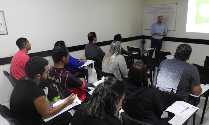  O Gerente Hospitalar, Leonardo Lima, deu boas-vindas aos novos colaboradoras