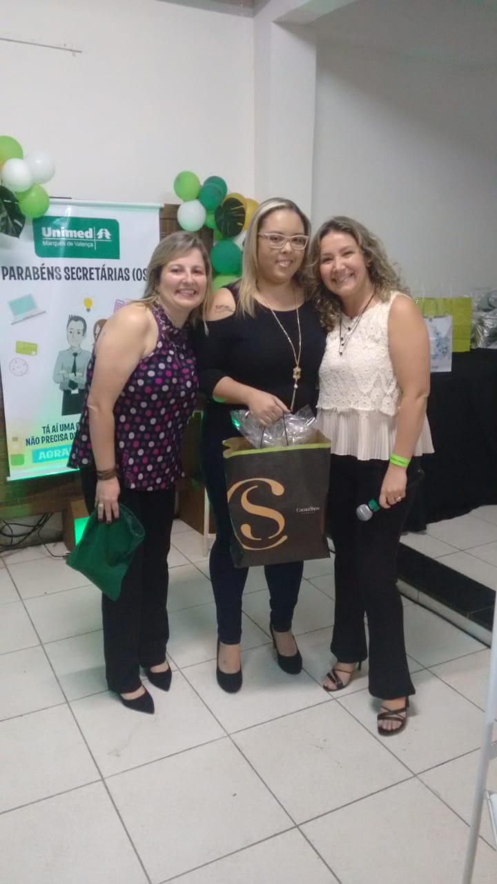  Secretárias dos prestadores são presenteadas em coquetel dançante