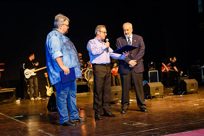  Unimed in Concert – Equipe de produção do evento Unimed in Concert junto com os artistas petropolitanos