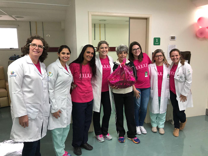  As pacientes assistidas ganharam uma cesta de frutas e mensagem