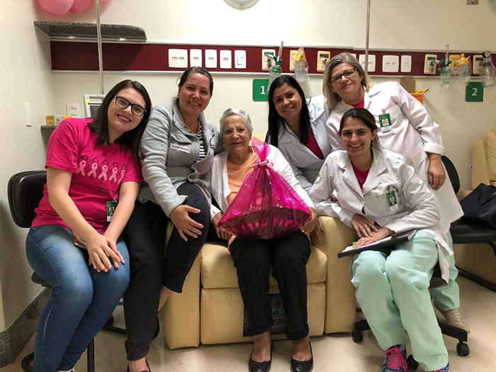  O carinho e cuidado da equipe de oncologia se estendeu aos familiares das pacientes em tratamento no hospital.