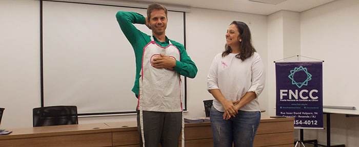  Assistente financeiro Rodrigo Makoski foi voluntário na atividade descontraindo o público