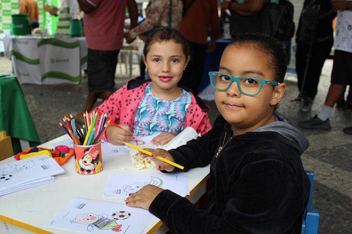 As crianças também tiveram um espaço para colorirem desenhos e se divertirem