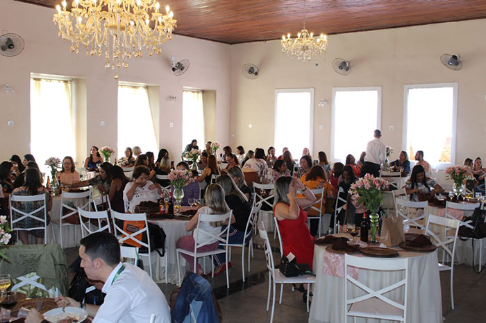 Um delicioso almoço foi servido aos convidados 