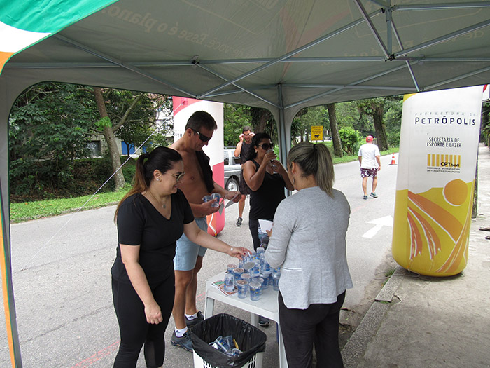  As pessoas que foram se exercitar no Circuito de Lazer aproveitaram para conhecer um pouco mais sobre o Mude 1 Hábito.  