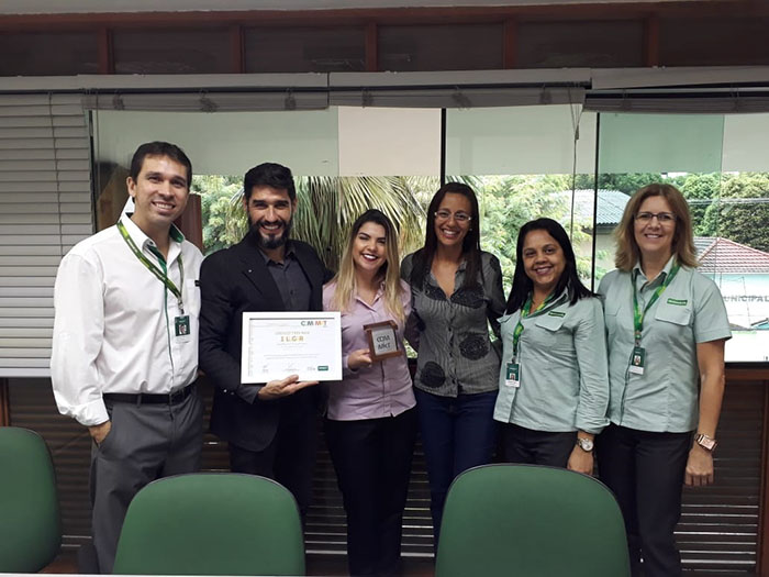  Equipe de Comunicação e Marketing comemora com colaboradores da Unimed TR