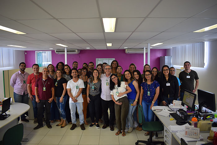 Colaboradores receberam das mãos do presidente da Cooperativa, Dr. Luiz Paulo Tostes Coimbra, um agradecimento especial