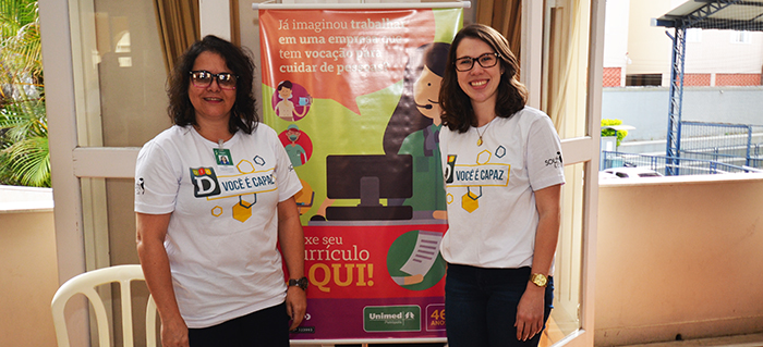  A analista de RH Júnior, Carolina Imbelloni, e a analista Administrativo de Pessoal Jr Júnior, Isabel Vasconcellos, representaram a Unimed Petrópolis no evento.