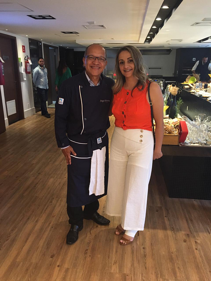 Valéria Almeida e José Jorge Santos de Oliveira da superintendência comercial da Seguros Unimed. 