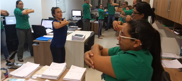  Todos os setores foram visitados pela educadora física para alongamento
