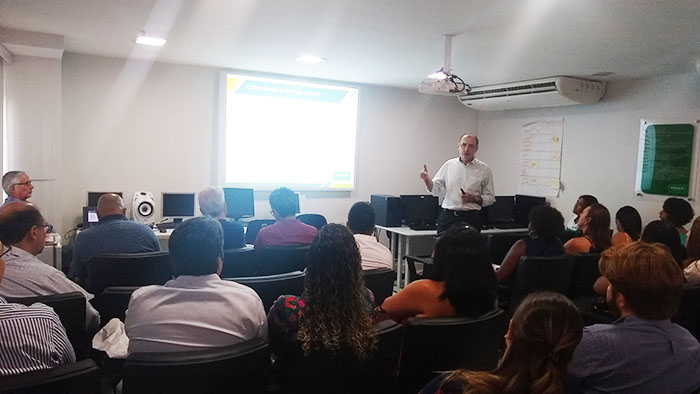 Emilson Lorca dá as boas-vindas aos novos cooperados