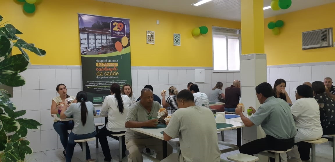 Colaboradores e cooperados ganharam um cardápio especial no almoço e lanche da tarde.