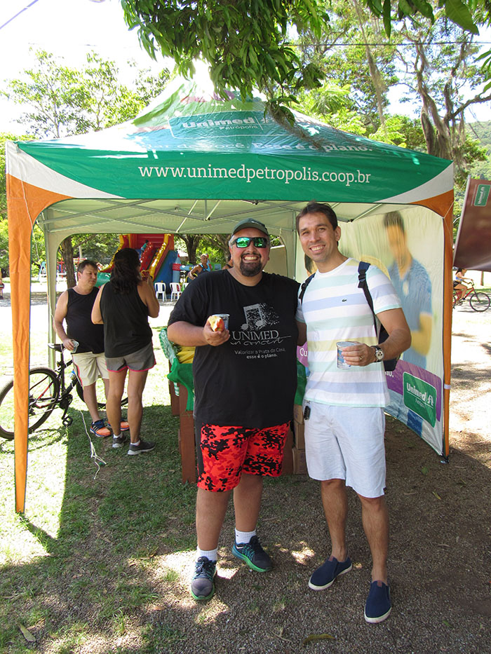 4-	O gerente administrativo da Unimed Três Rios, Márcio de Mello Pereira prestigiou o evento da Unimed Petrópolis. 