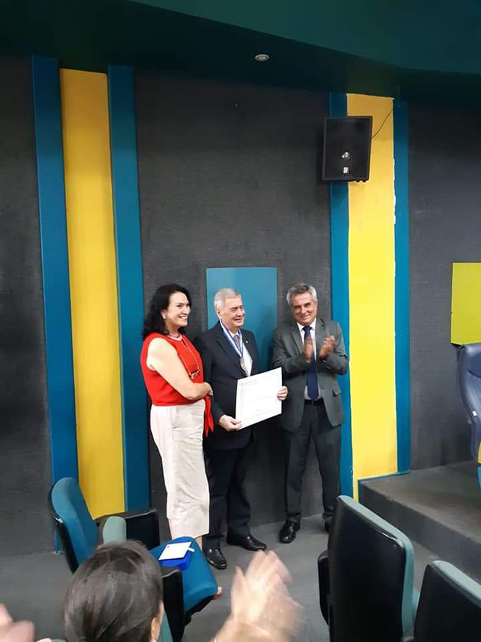 Cerimônia de entrega aconteceu no plenário da Câmara de Vereadores