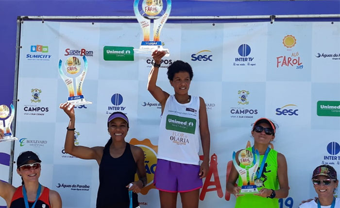 Mirlene Silva no pódio de corrida realizada em Campos dos Goytacazes