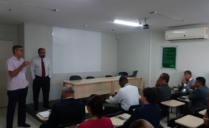 Luiz Claudio apresenta o Programa Bem Acolhido para a equipe comercial