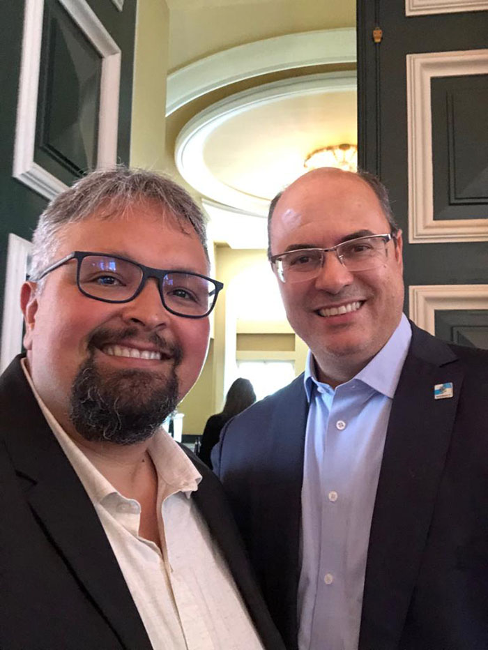 O presidente da Unimed Petrópolis, Rafael Gomes de Castro ao lado do governador do Estado Wilson Witzel