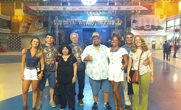 Os cooperados da Unimed Petrópolis se admiraram com o enredo “Em nome do pai, do filho e dos santos, a Vila canta a cidade de Pedro” da Vila Isabel