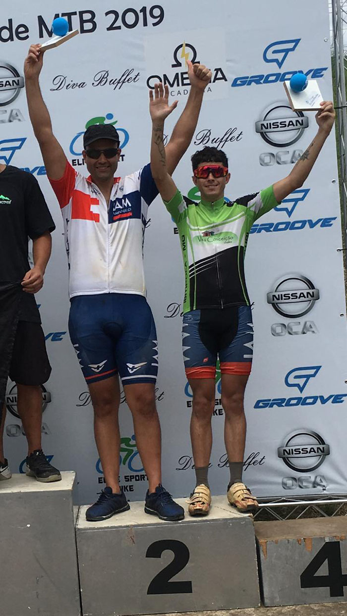 A dupla João e Felipe ficou em segundo lugar na competição de mountain bike