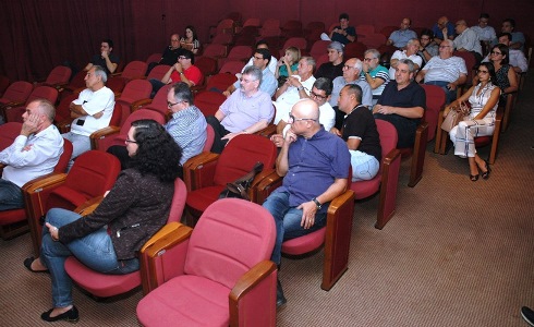 Dezenas de cooperados participaram da assembleia