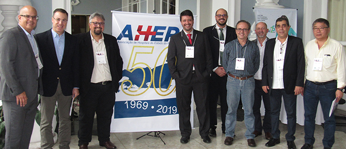 Diretores e gestores dos principais hospitais de Petrópolis prestigiaram o evento