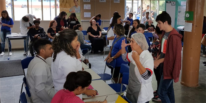 Público se interessou por orientação jurídica, cadastramento no banco de empregos e explicações sobre procedimentos para retirada da carteira de trabalho.