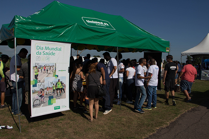 Na tenda circularam cerca de 600 pesoas
