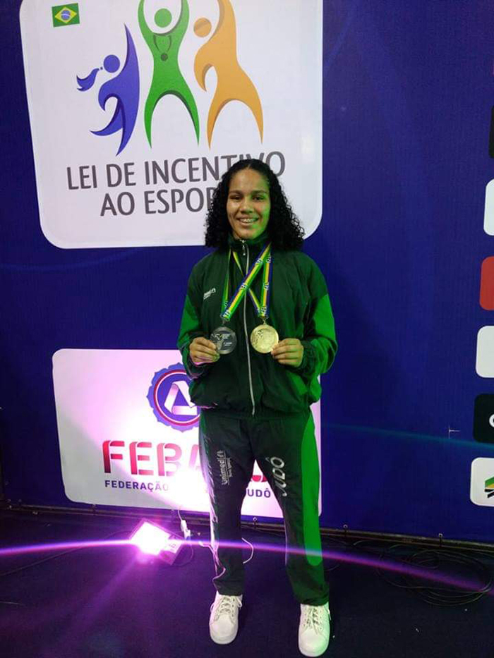 Thayane radiante com mais duas conquistas na carreira esportiva