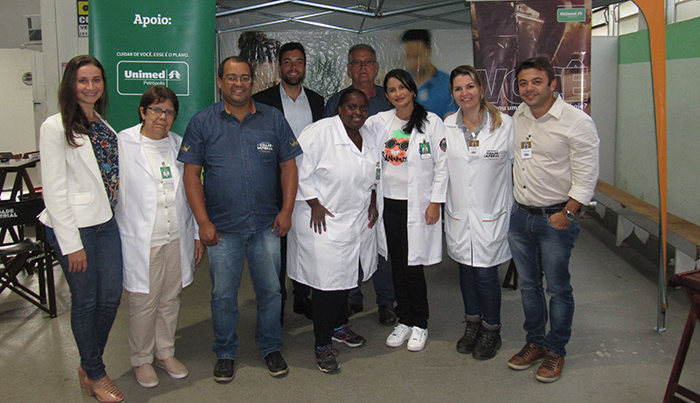 A direção da Cervejaria Cidade Imperial recebe a equipe da Unimed Petrópolis para o início da campanha de vacinação