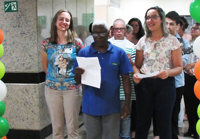 Grupo de funcionários do hospital emocionaram a todos com uma cantata