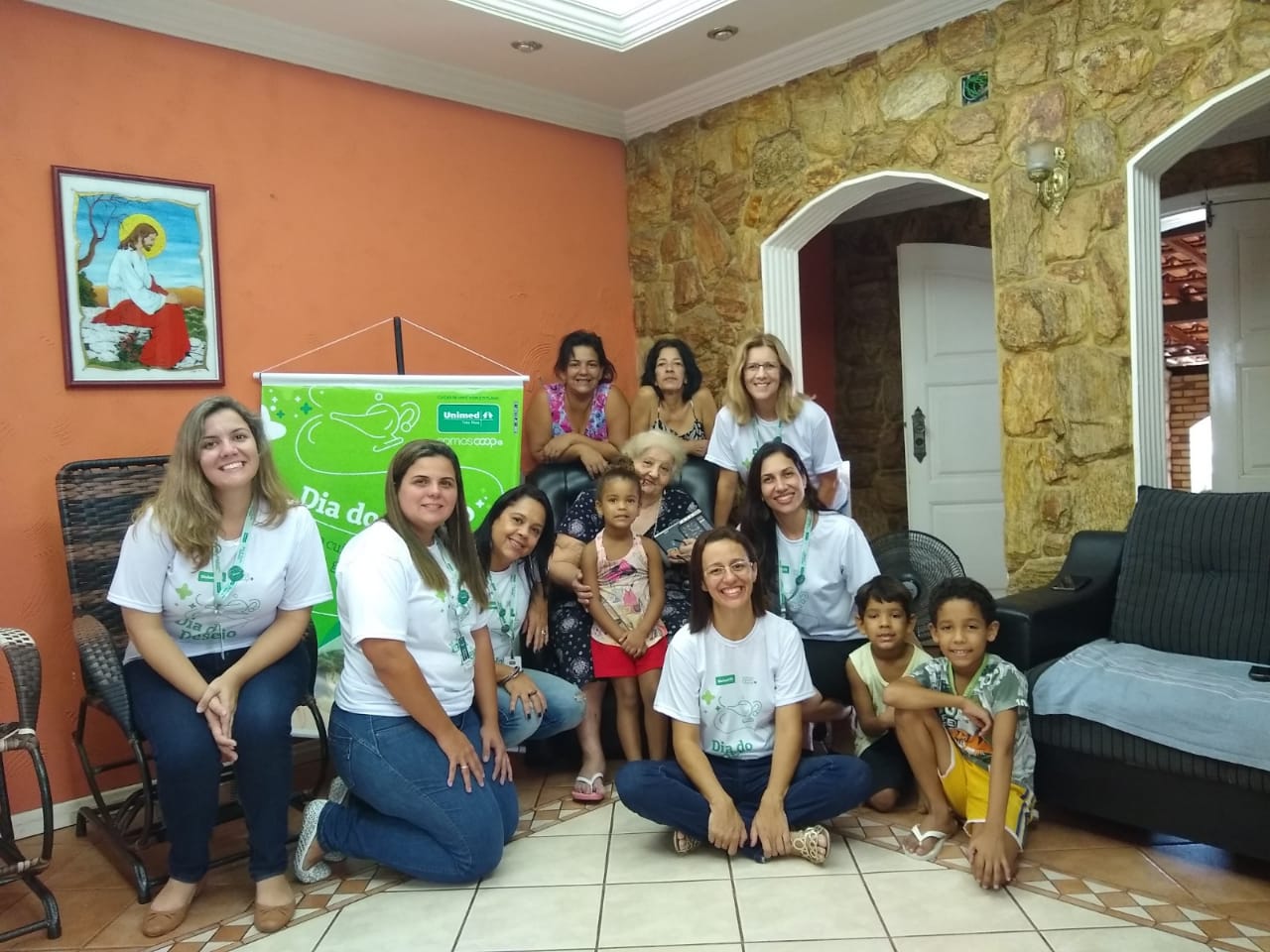 Equipe Unimed com a paciente Julinda
