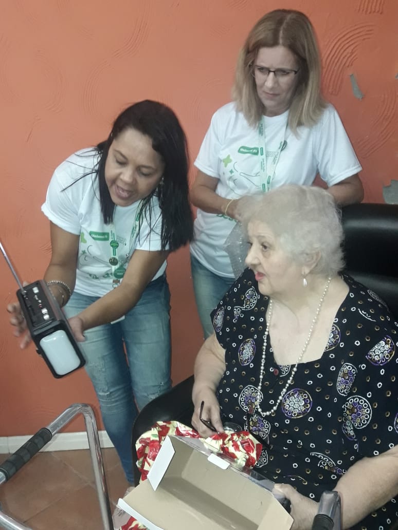 Presente entregue para paciente Julinda