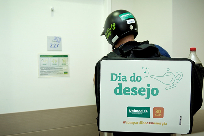 A refeição solicitada foi entregue no formato delivery em cada um dos quartos