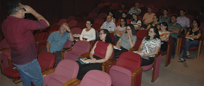 O professor Paulo Nascimento conduziu os trabalhos