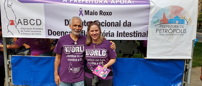 O cooperado José Francisco da Silva Vieira ao lado da nutricionista Isadora Lorang