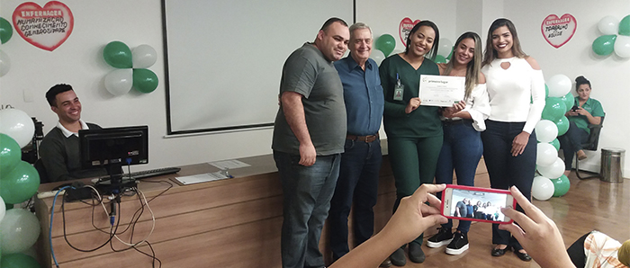 Equipe autora da paródia escolhida ganhou um almoço numa churrascaria