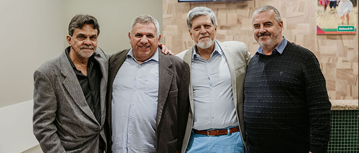  O diretor-presidente da Unimed Serra dos Órgãos, João Augusto Rangel Martins; o diretor Financeiro da Unimed Nova Friburgo, Antônio Chicre; o vice-presidente da Unimed Teresópolis, Carlos Humberto Longobardi de Vilhena; e o diretor administrativo da Unimed Nova Friburgo, Paulo Kale. 