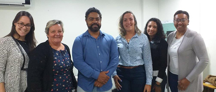A equipe da Ouvidoria da Unimed Petrópolis ao lado do instrutor Alevir Francisco do Instituto IBRC 