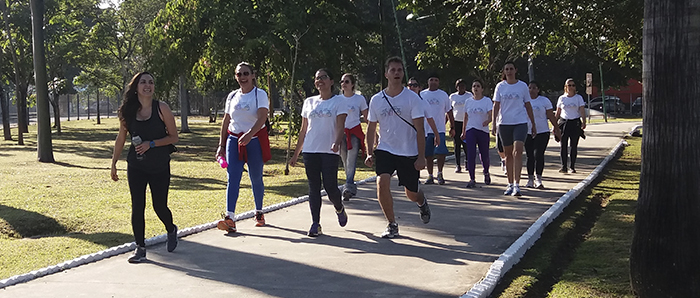 Educadora física esteve junto durante todo o percurso orientando e estimulando os participantes 