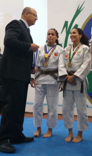 O governador Witzel parabeniza as irmãs pela vitória no judô