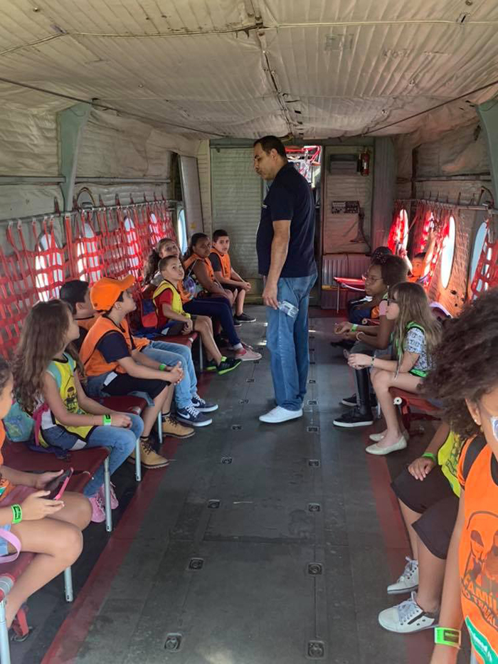  De forma lúdica e divertida, os baixinhos são instigados a explorar os diversos ambientes