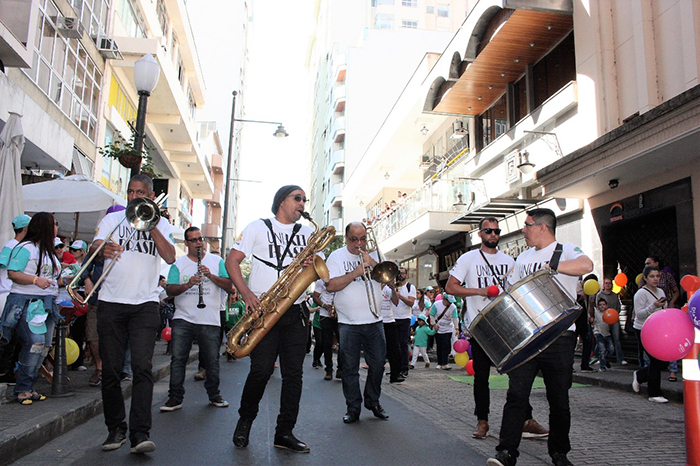 Os músicos da cooperativa Unijazz realizaram um flash mob inédito em Petrópolis 