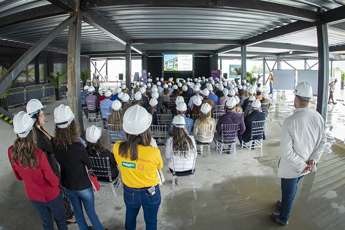 Encontro aconteceu na laje do prédio onde está sendo construída a expansão do hospital