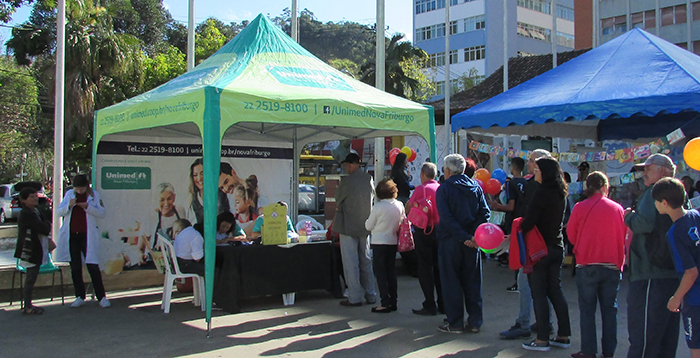 Unimed Nova Friburgo participou do Dia de Cooperar com serviços de aferição de pressão e teste de glicemia